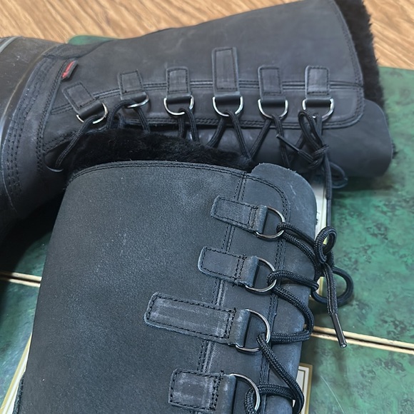 Kamik boots Black waterproof fake fur/Lace up - Size 8 EUC - Picture 3 of 14